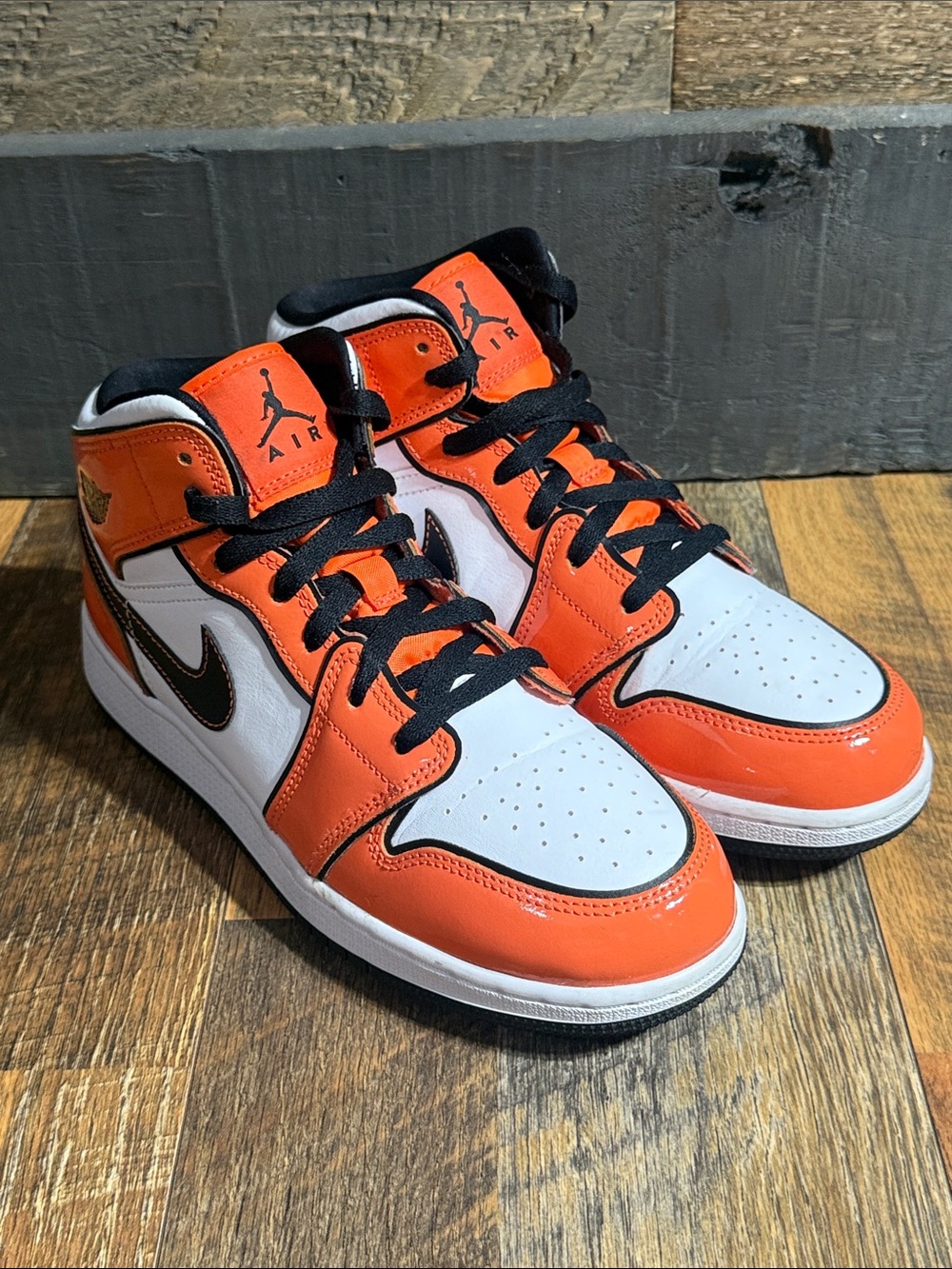 Air Jordan 1 Mid SE Turf Orange Patent BQ6931-802 7Y Women’s 8.5